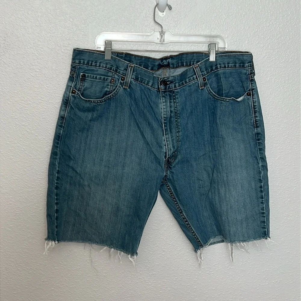 Levi’s 559 Relaxed Straight Leg Cut Off Short Size 42